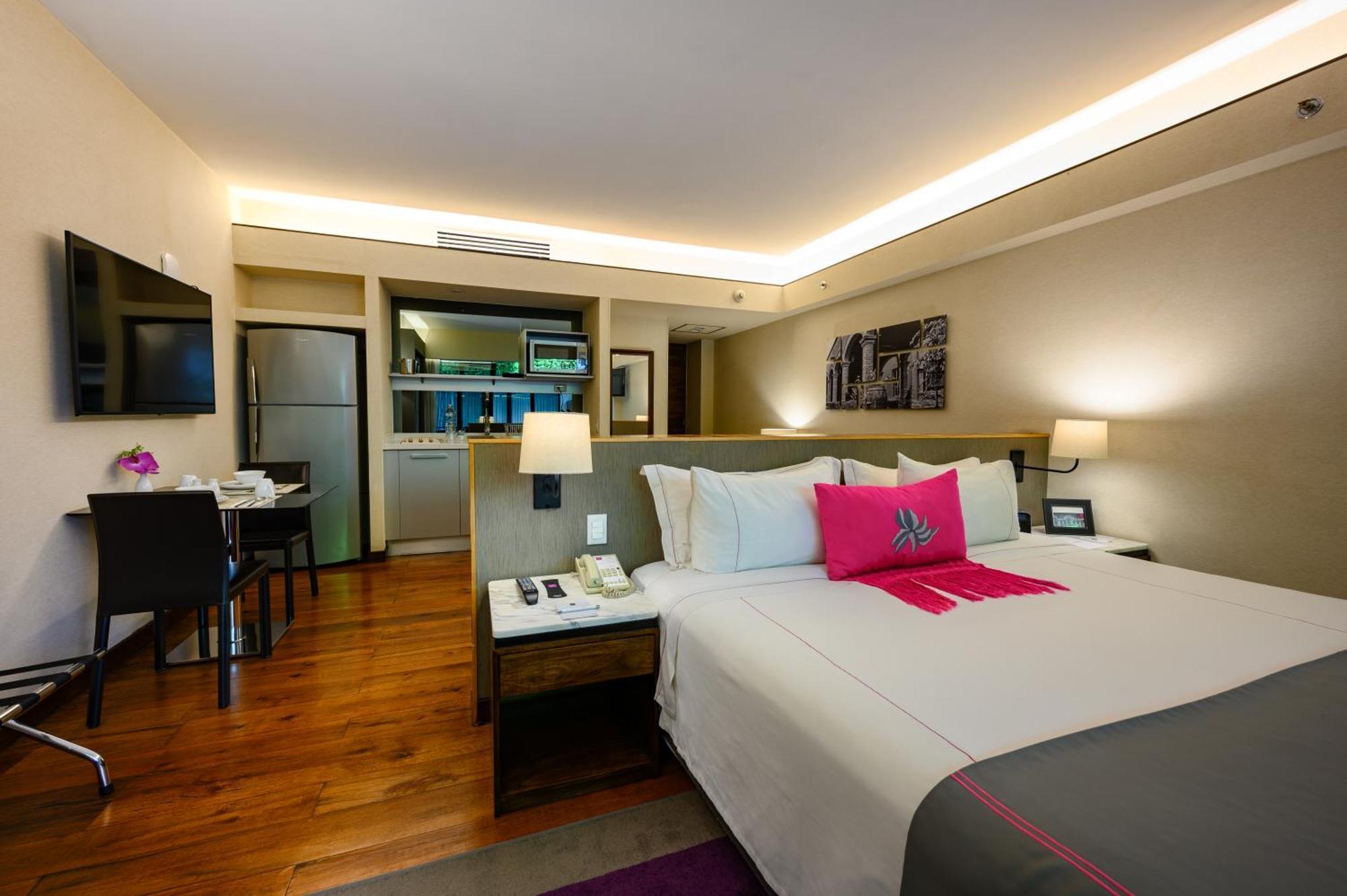 Campos Eliseos Hotel